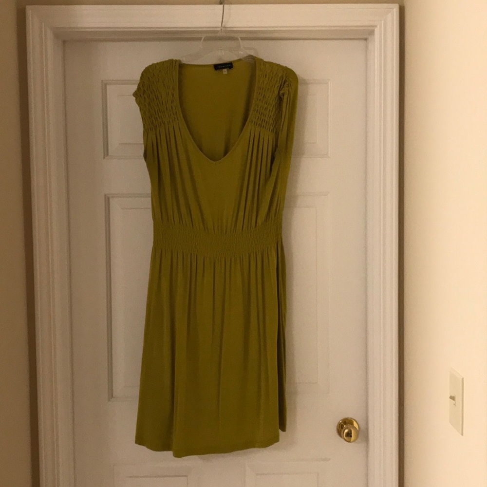 Green sleeveless cotton dress